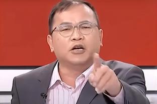 耐心满足合影要求！梅西在保镖的护送下离场！